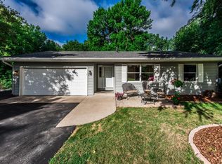 6789 Lochanburn Rd, Eden Prairie, MN 55346