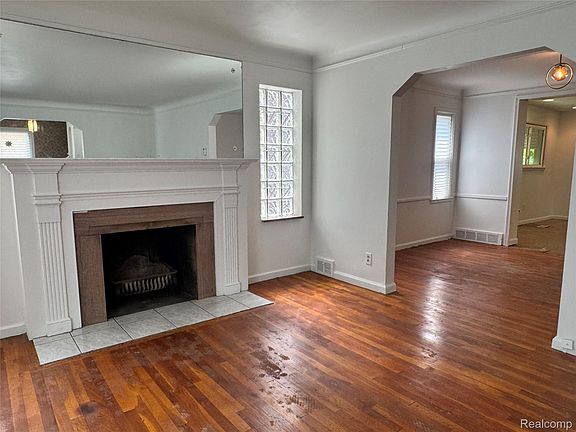 5th image of 16757 Greenview Ave