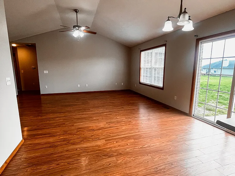 765 Stanford Ct — Photo 4