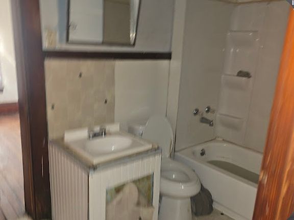 5th image of 1045 N Monroe St