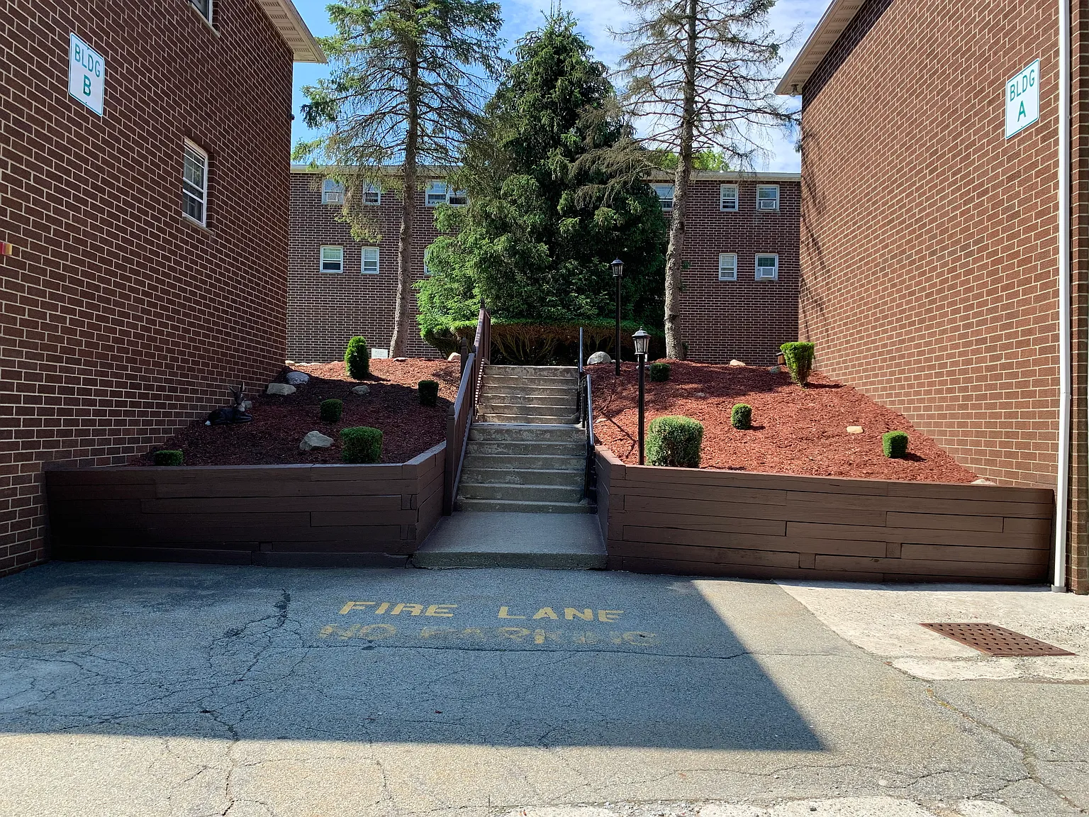 1 bed, 800 sqft, $1,950 — Photo 4