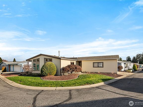 2nd image of 1610 Twin Peaks Drive