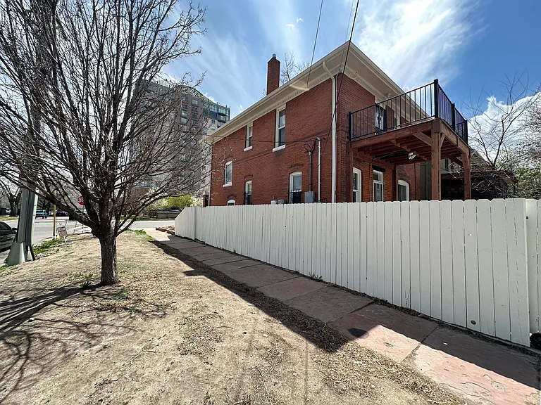 279 N Logan St — Photo 20
