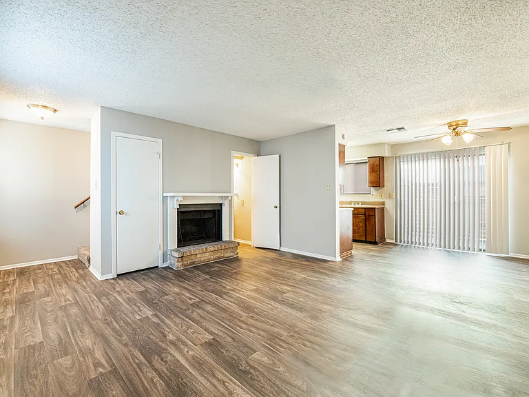 The Camaron Townhomes & Flats — Photo 14
