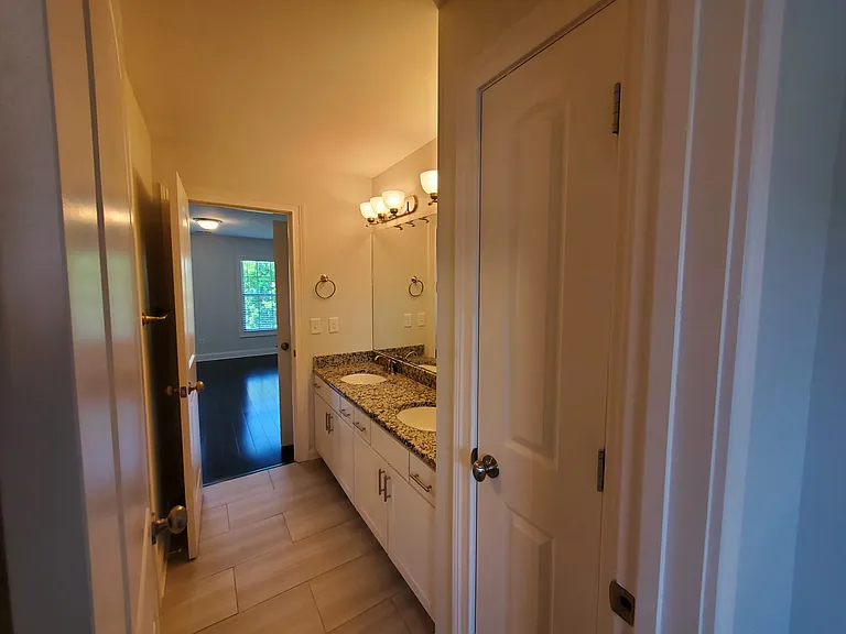 3260 Beacon St — Photo 26