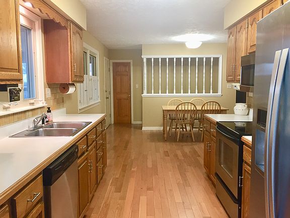 Large eat-in kitchen