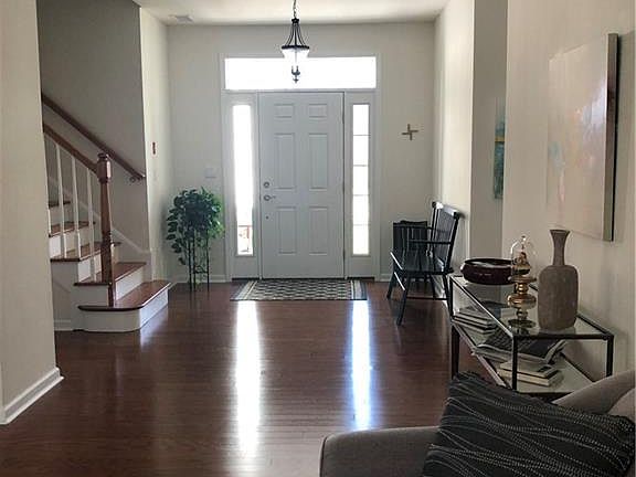 4th image of 23 Knoll Crest Ct