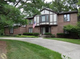 1716 Bellwood Ct, Bloomfield Hills, MI 48302