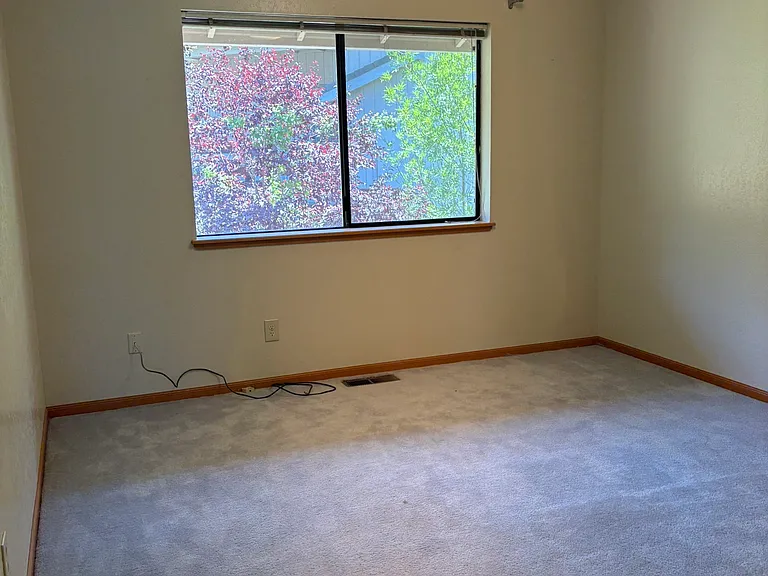 939 Fairway Ct — Photo 18