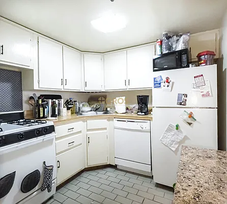 Rented by City Connections Realty | media 11