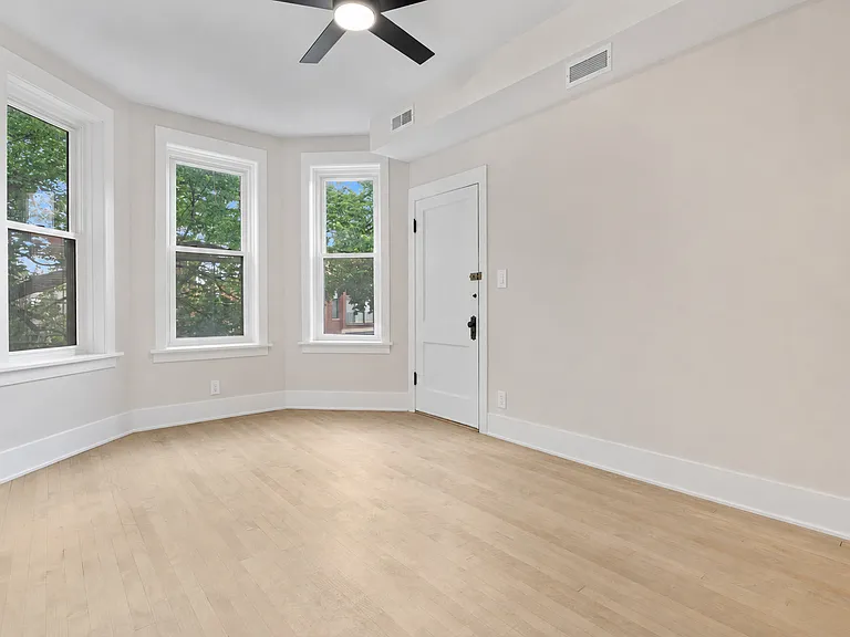 1079 N Paulina St #3 — Photo 4