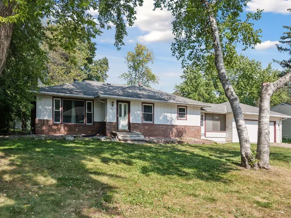 6916 Dutton Ave N, Brooklyn Park, MN 55428