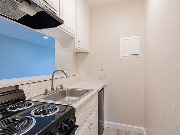 5th image of 133 W Foothill Blvd #1