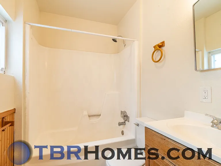 2052 Jamaica St — Photo 15