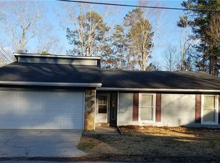 664 Pepperwood Ln, Stone Mountain, GA 30087