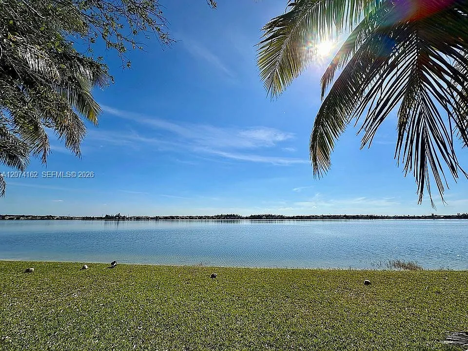 5 bed, 3.0 bath, 3595 sqft, $6,000 — Photo 3