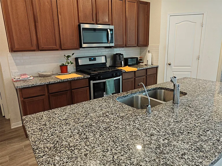1270 Glendora Dr — Photo 11