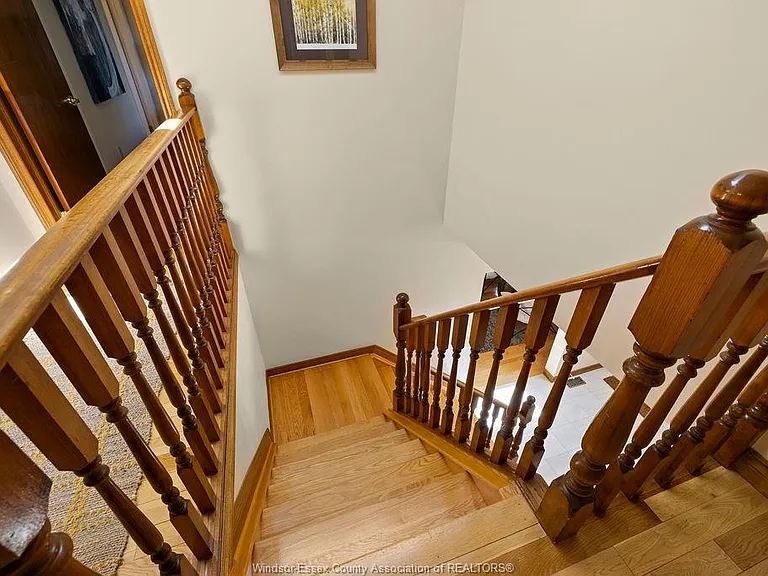 534 Michael Cres — Photo 32