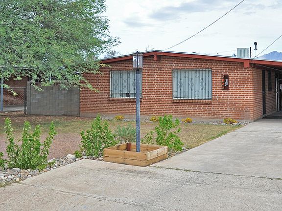 2nd image of 5455 E Bellevue St