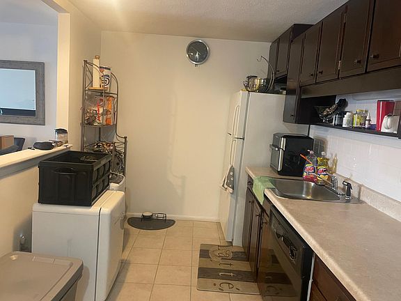 4th image of 435 Shirley St #206