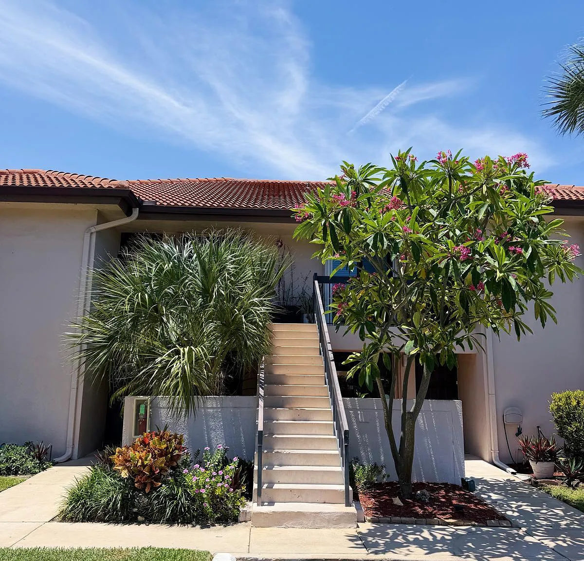 2 bed, 2.0 bath, 1200 sqft, $2,300 — Photo 1