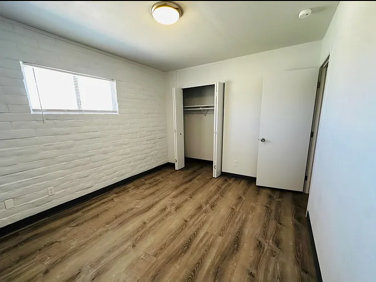 330 W 5th St — Photo 11