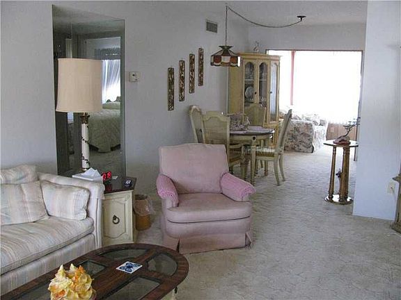 2nd image of 4158 Tamiami Trl #Q
