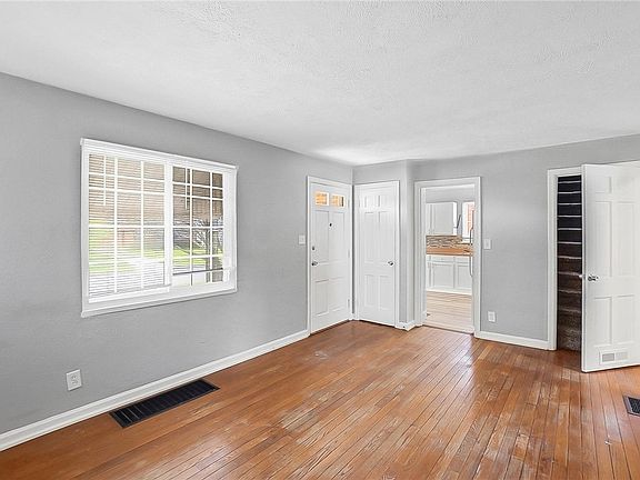 3rd image of 1525 Patterson Rd