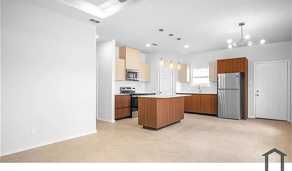 1st image of 504 N Onyx Ave