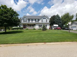 3940 Forest Edge Dr, Commerce Township, MI