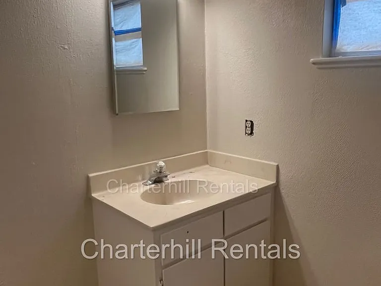 122 S Main St — Photo 7