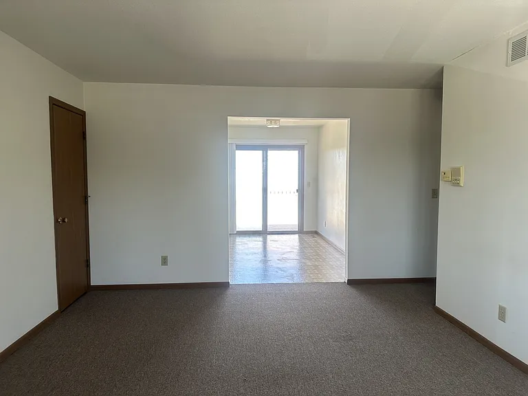 421 Adams St — Photo 3