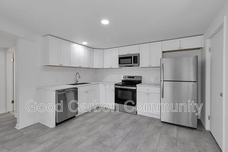 2 bed, 1.0 bath, $1,895 — Photo 2