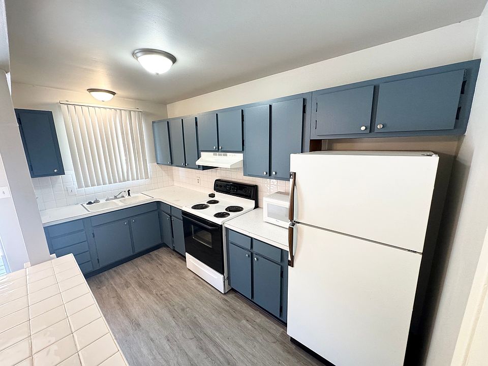 Kitchen with a lot of cabinets