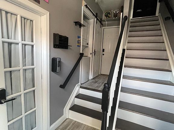 2nd image of 2712 Harris Ln