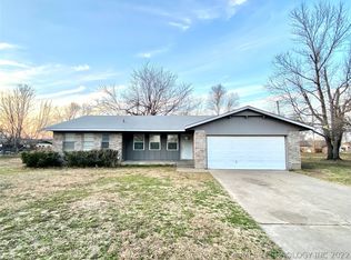 128 E Granada Pl, Mannford, OK 74044