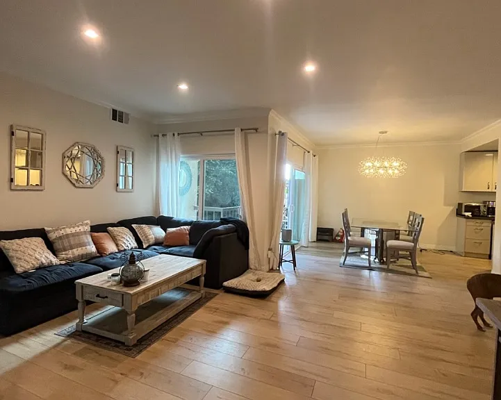 612 S Barrington Ave #211 — Photo 6