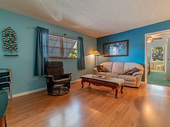5th image of 306 NE 1st Ave APT 207