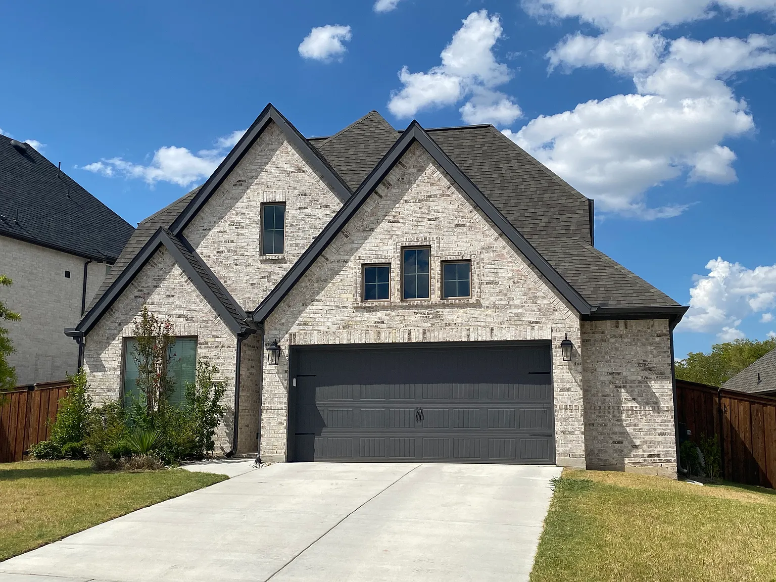 4 bed, 3.5 bath, 2594 sqft, $3,700 — Photo 2