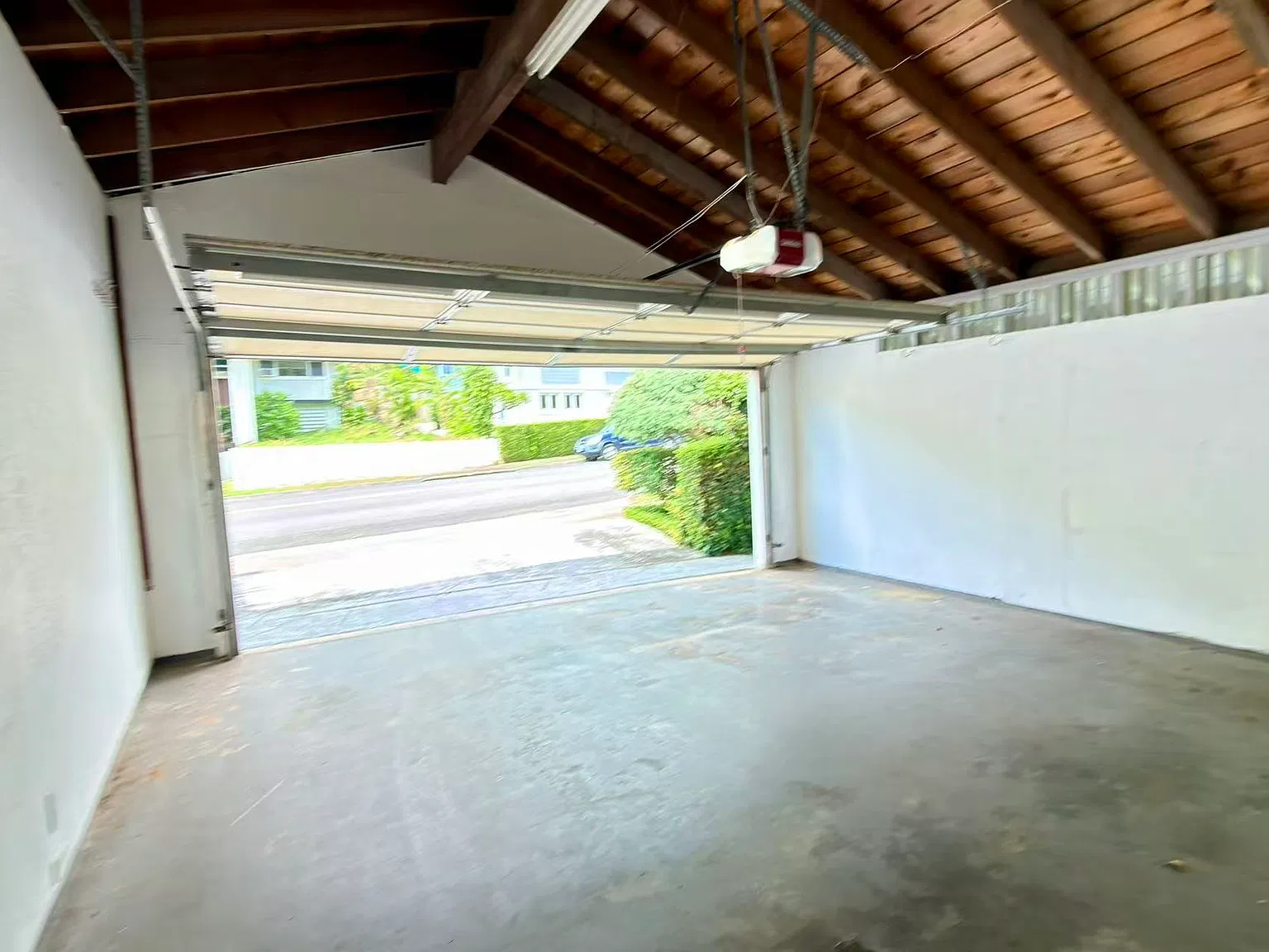 3 bed, 1697 sqft, $4,360 — Photo 4