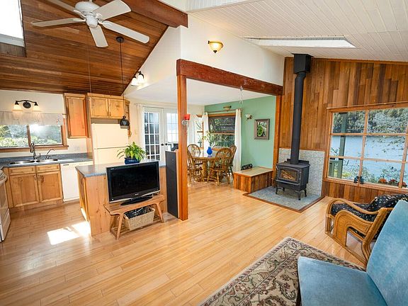 5th image of 1587 Mount Gardner Rd
