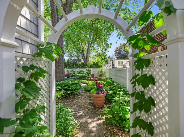 3725 Glenhurst Ave S, Saint Louis Park, MN 55416