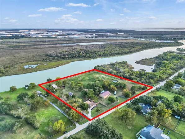 1010 Kilgore Rd, Baytown, TX 77520
