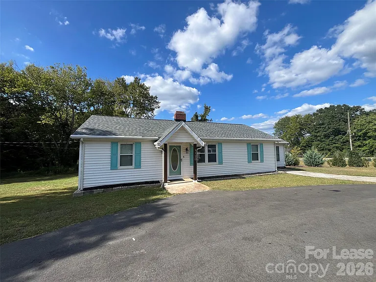 1120 Hensley Rd W — Photo 1