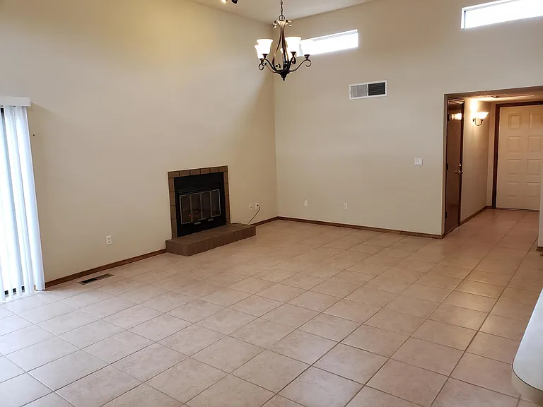 5713 Elmwood Dr NE — Photo 4