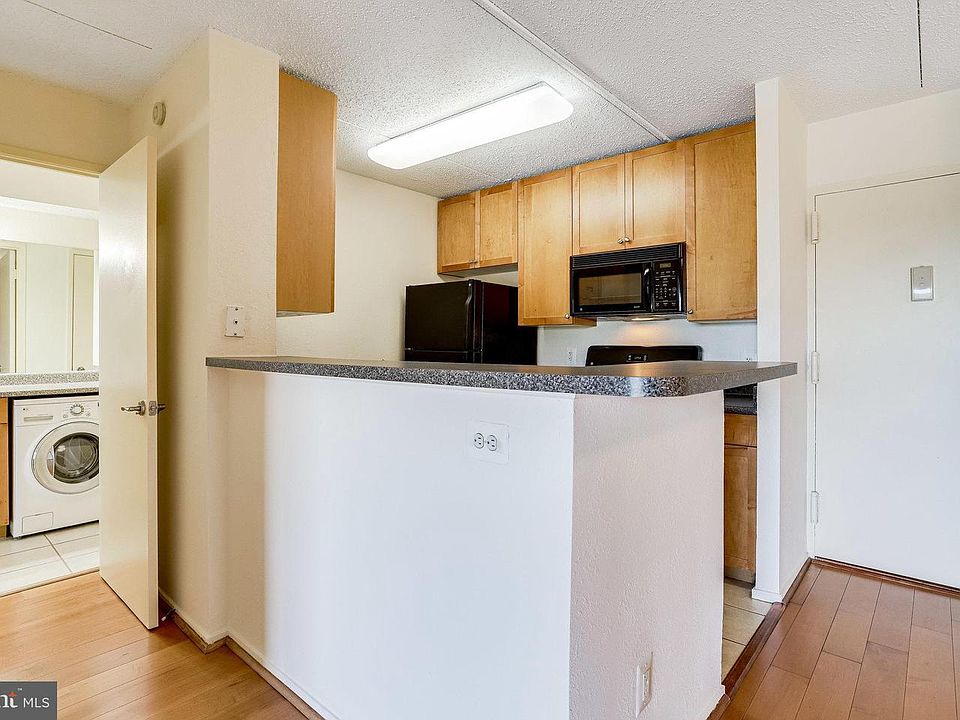1st image of 75 S Reynolds St APT 106