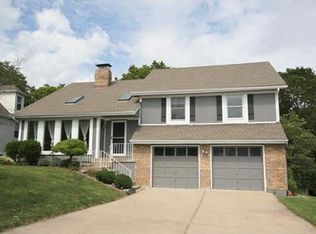 8010 NW 70th St, Kansas City, MO 64152