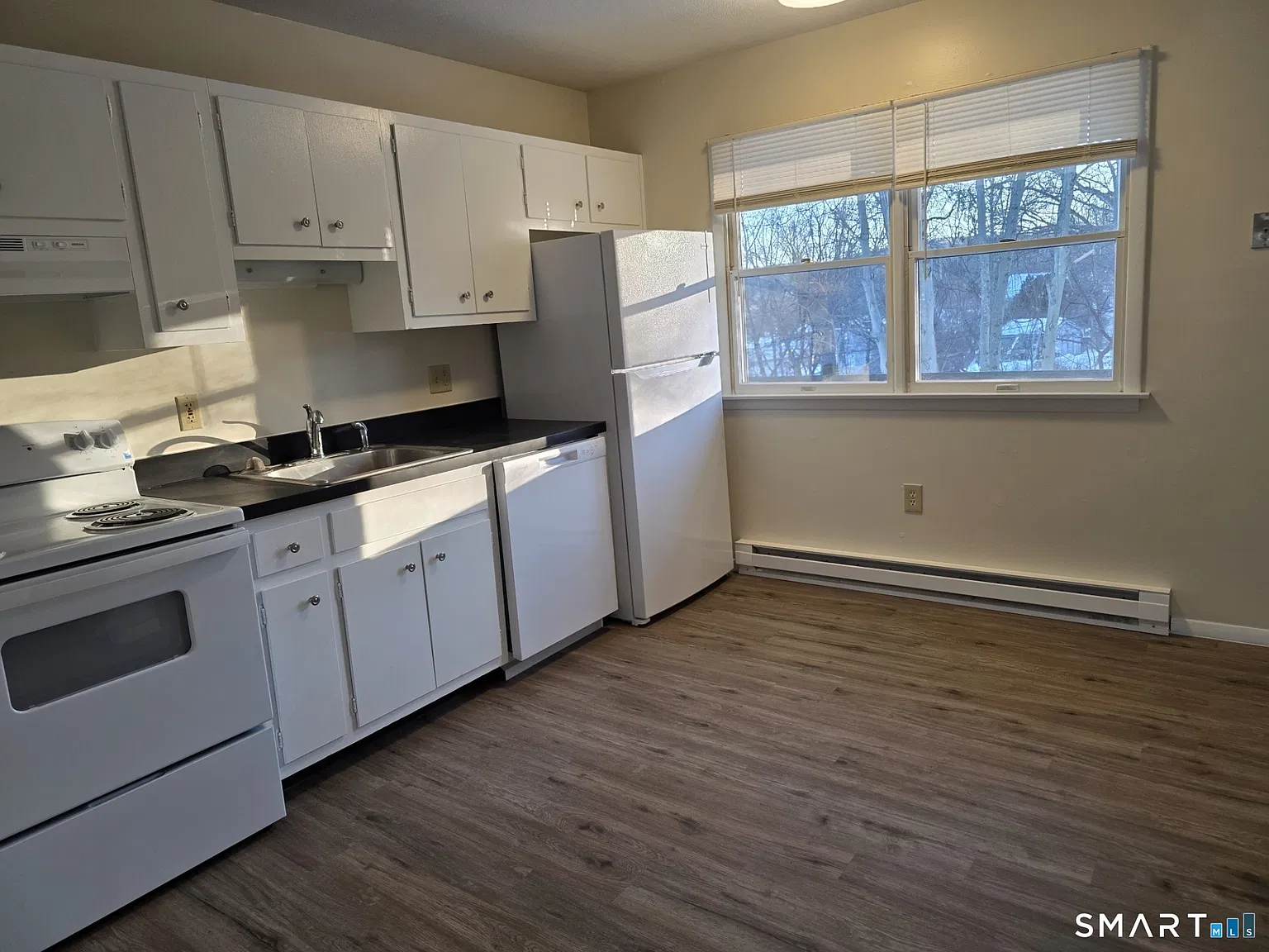 Studio, 1.0 bath, 400 sqft, $725 — Photo 2