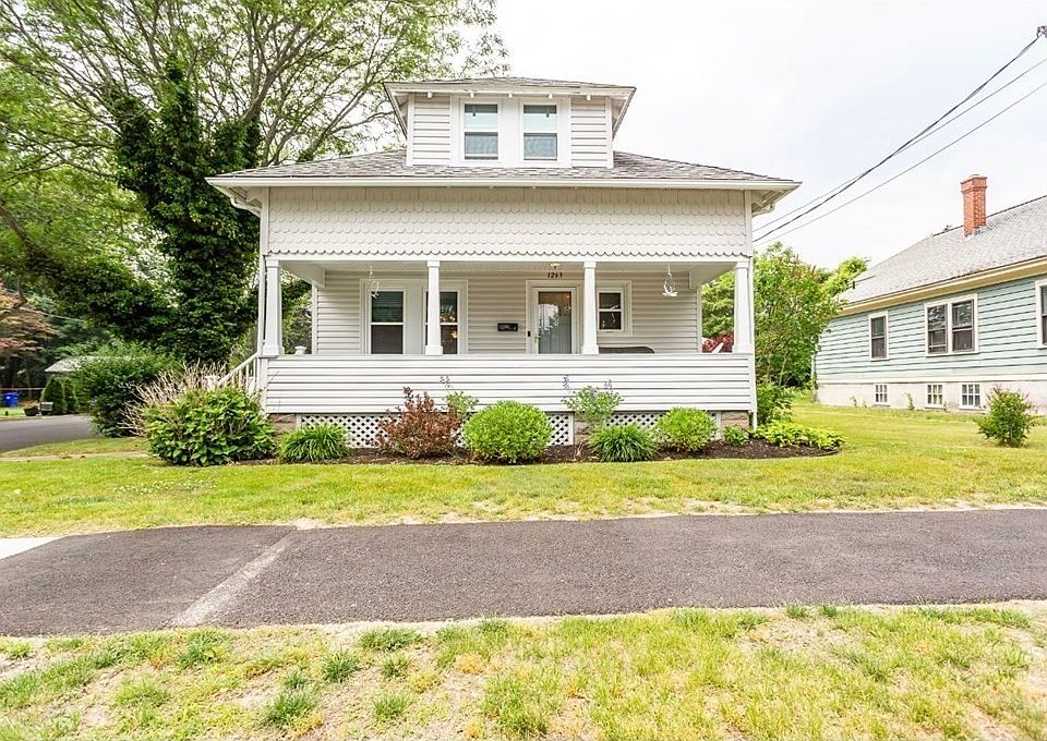 1263 Hope St, Bristol, RI 02809 Zillow