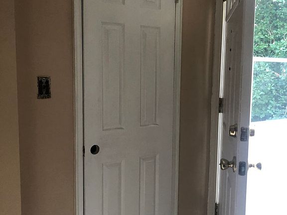 4th image of 13 Runyon Dr